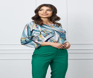 Bluza Nicoleta verde petrol cu imprimeuri si accesoriu la decolteu