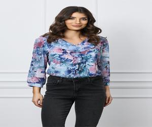 Bluza Clara bleu cu flori lila si volan pe bust