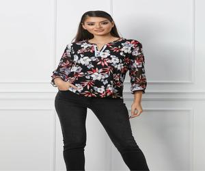 Bluza Daniela neagra cu flori rosii