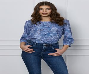 Bluza Mira bleu cu imprimeu floral si volanas