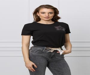 Tricou negru cu steluta din strasuri pe bust